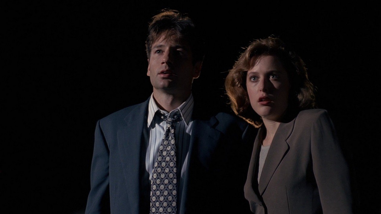 Mulder and Scully looking up at the lights over Ellens Air Base